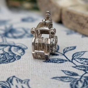 Vintage Silver Movable Carriage Charm, 3D Hansom Cab, Horse Drawn Coach with Spinning Wheels, Figural Pendant - Image 4