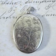 Vintage Large Sterling Silver Locket Oval Floral Leaf Motif Pendant - Image 3