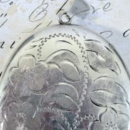 Vintage Large Sterling Silver Locket Oval Floral Leaf Motif Pendant - Image 5