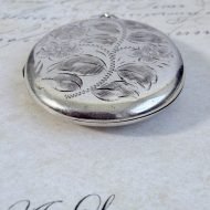 Vintage Large Sterling Silver Locket Oval Floral Leaf Motif Pendant - Image 6