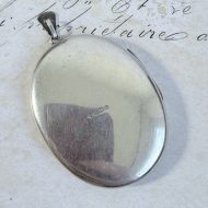 Vintage Large Sterling Silver Locket Oval Floral Leaf Motif Pendant - Image 9