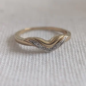 Vintage 9ct Gold Diamond Wishbone Ring Chevron V Style - Image 5