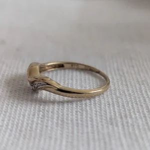 Vintage 9ct Gold Diamond Wishbone Ring Chevron V Style - Image 11