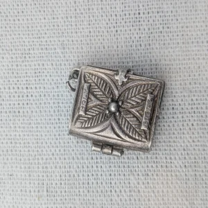 Vintage Sterling Silver Bible Charm, Large Heavy Opens - Image 8