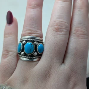 Vintage Sterling Silver Turquiose Ring, Southewestern Heavy Band - Image 4