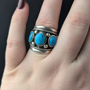 Vintage Sterling Silver Turquiose Ring, Southewestern Heavy Band - Image 5
