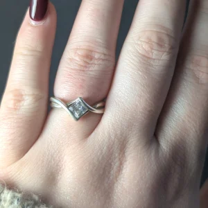 Vintage Silver CZ Solitaire Ring, Twisted Band - Image 8