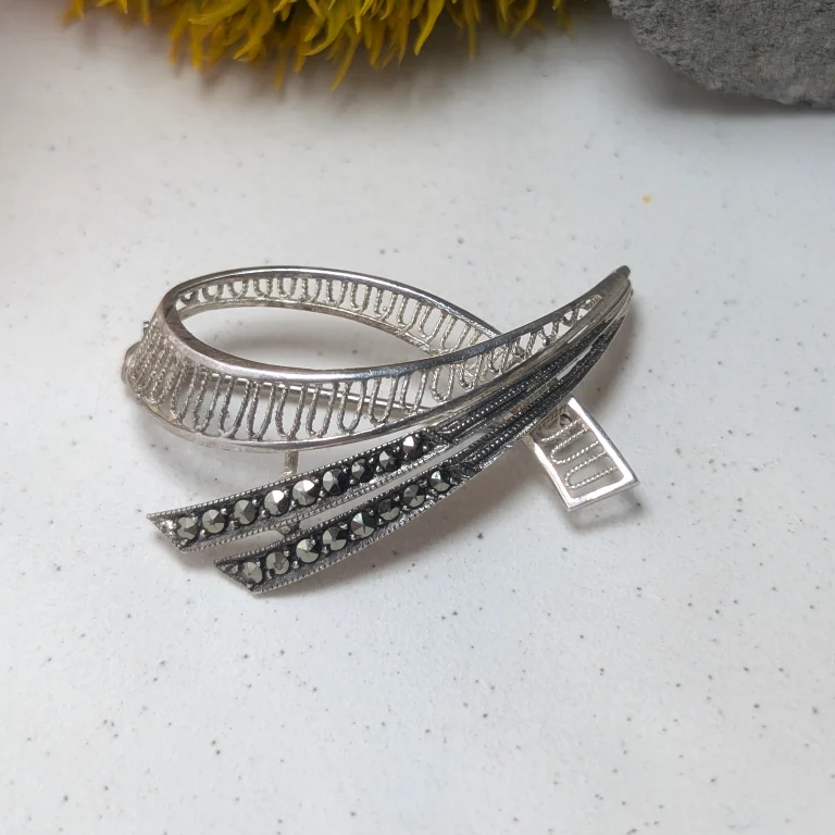 Vintage Sterling Silver Filigree Brooch