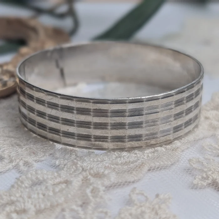 Vintage Sterling Silver Diamond Cut Bangle