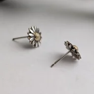 Vintage Sterling Silver Daisy Flower Stud Earrings - Image 3