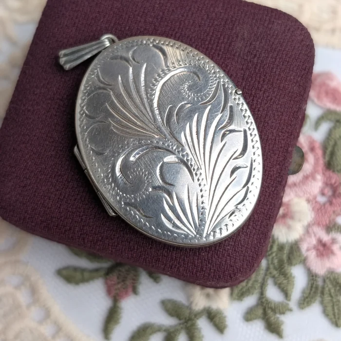 Vintage Sterling Silver Oval Photo Locket Etched Floral Spray