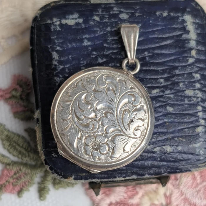 Vintage Silver Double Photo Locket Round Circle Flower