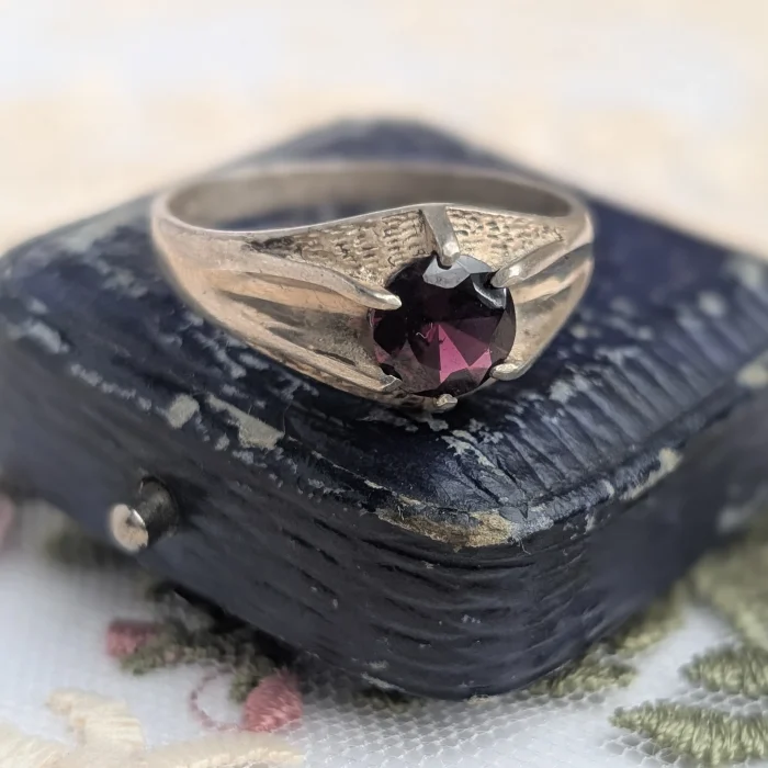 Vintage Sterling Silver Garnet Signet Claw Ring 1986 Hallmarked