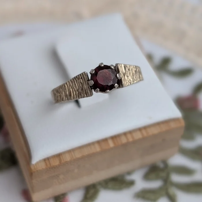 Vintage Sterling Silver Garnet Ring Bark Hallmarked 1979