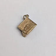 Vintage 9ct Gold Graduation Cap Charm Pendant - Image 2