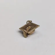 Vintage 9ct Gold Graduation Cap Charm Pendant - Image 3