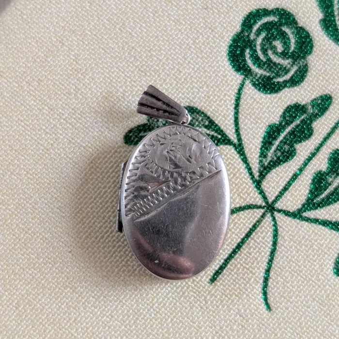 Vintage Sterling Silver Oval Locket Double Photo Etched