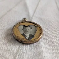 Antique Gilt Round Love Heart Locket Pendant - Image 3