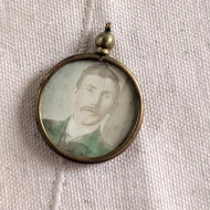 Antique Gilt Round Love Heart Locket Pendant - Image 5