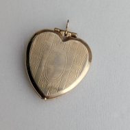 Vintage Gold Plated Heart Locket Pendant Engraved Cartouche Romantic Photo - Image 3