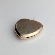 Vintage Gold Plated Heart Locket Pendant Engraved Cartouche Romantic Photo - Image 4