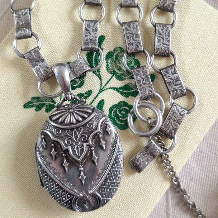 Antique Sterling Silver Victorian Locket and Bookchain Art Nouveau Ornate Links