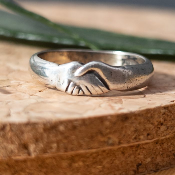 Vintage Sterling Silver Fede Hand Clasped Ring Hallmarked 1980s