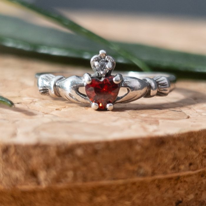 Vintage Sterling Silver Garnet Claddagh Hand Ring