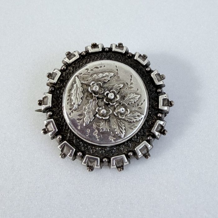 Antique Victorian Sterling Silver Round Domed Sweetheart Brooch - 2