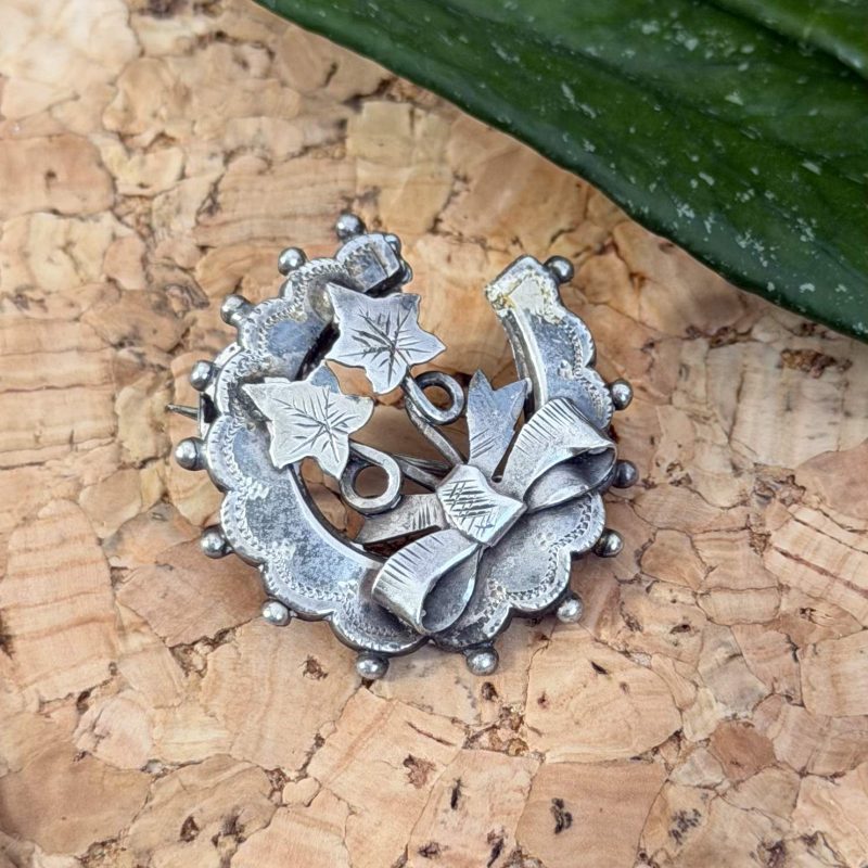 Antique Victorian Sterling Silver Horseshoe Sweetheart Ivy Bow Brooch Chester Hallmark